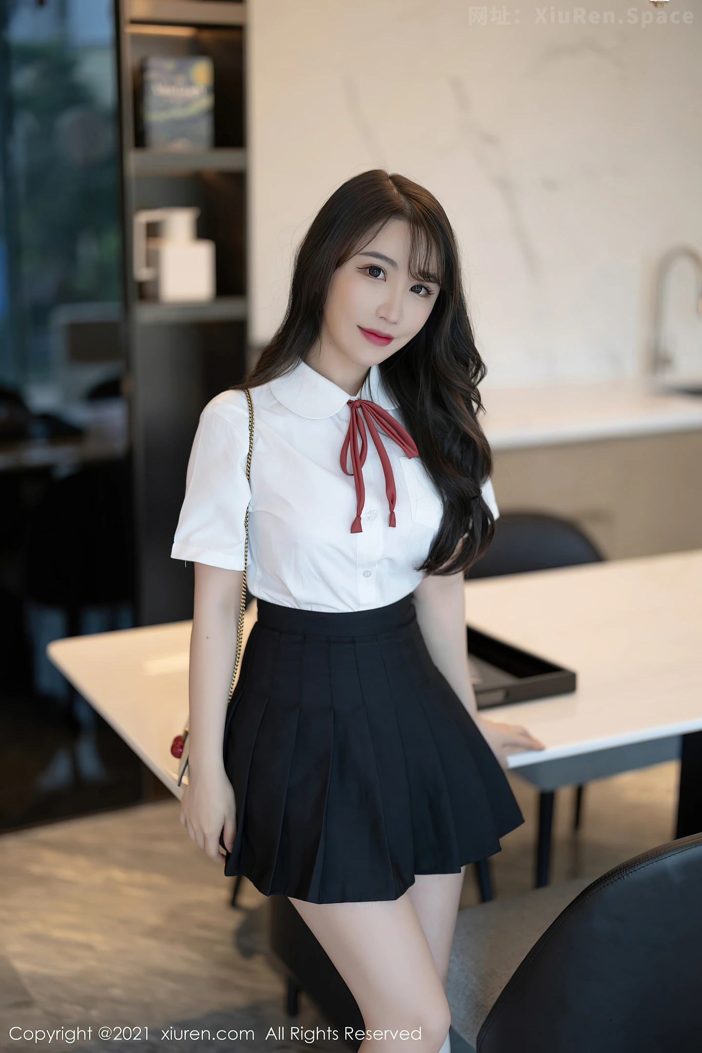 图片[3]-[XiuRen秀人网]VOL.3960 女神Cherry绯月樱深圳旅拍JK制服半脱露性感内衣完美诱惑写真60P-秀人网官方网站